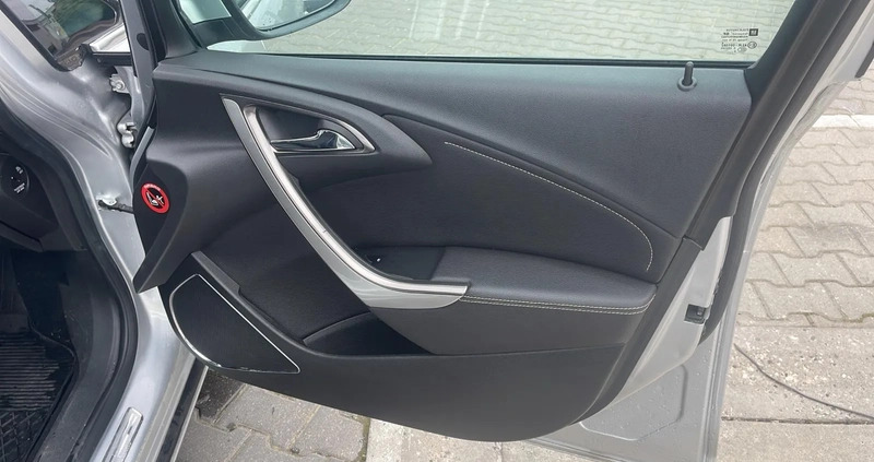 Opel Astra cena 22900 przebieg: 220000, rok produkcji 2010 z Swarzędz małe 254